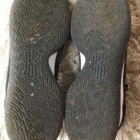 NIKE Men’s sie 13 KYRIE FLYTRAP V 5 SNEAKER SHOES - Picture 4 of 6